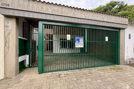 Fachada de casa à venda com 3 quartos, 222m² em Campo Belo, São Paulo