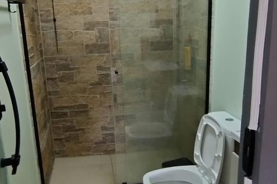 Banheiro de casa de condomínio à venda com 3 quartos, 120m² em Taquara, Rio de Janeiro