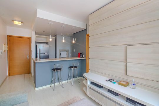 Sala de apartamento à venda com 1 quarto, 76m² em Três Figueiras, Porto Alegre