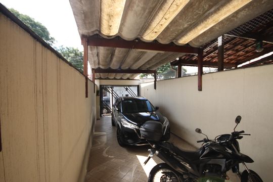 Garagem de casa à venda com 3 quartos, 208m² em Vila Medeiros, São Paulo