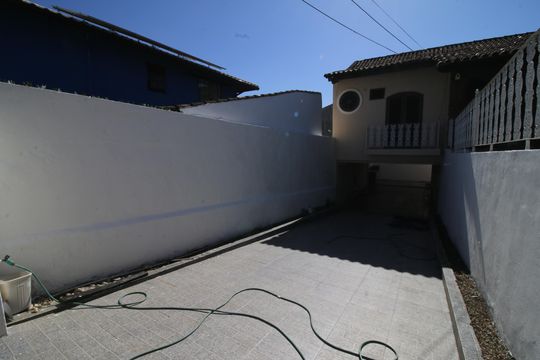 Garagem de casa de condomínio para alugar com 4 quartos, 200m² em Taquara, Rio de Janeiro
