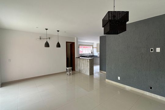 Sala de casa à venda com 4 quartos, 200m² em Vargem Grande, Rio de Janeiro