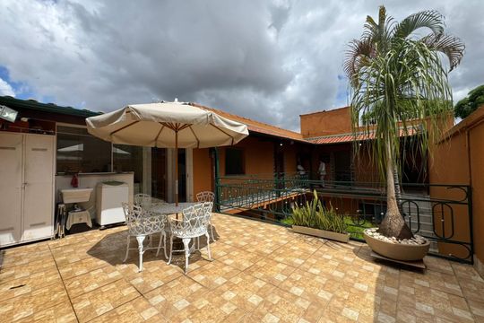 Varanda de casa à venda com 4 quartos, 210m² em Boa Vista, Belo Horizonte