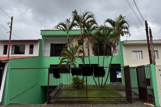 Fachada de casa à venda com 4 quartos, 430m² em Vila Curuçá, Santo André
