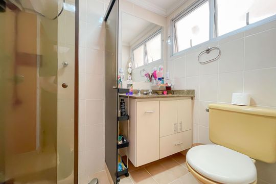Banheiro de apartamento à venda com 3 quartos, 60m² em I.a.p.i., Osasco