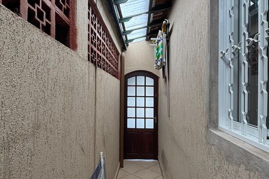 Quintal - corredor de casa para alugar com 2 quartos, 100m² em Jardim Pilar, Santo André