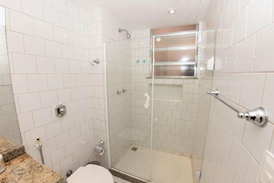Banheiro de apartamento à venda com 2 quartos, 60m² em Engenho de Dentro, Rio de Janeiro