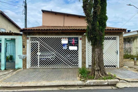 Fachada de casa para alugar com 4 quartos, 266m² em Bortolândia, São Paulo