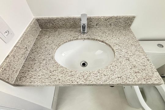 Banheiro de apartamento para alugar com 1 quarto, 28m² em Indianópolis, São Paulo