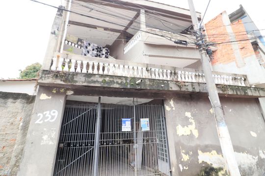 Fachada de casa à venda com 7 quartos, 500m² em Padroeira, Osasco