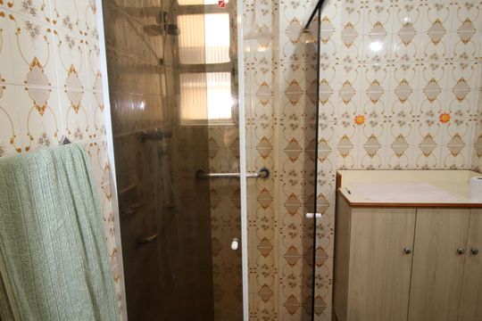Banheiro de apartamento para alugar com 2 quartos, 62m² em Ramos, Rio de Janeiro