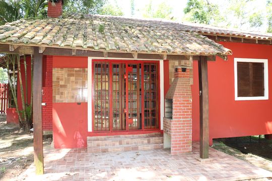 Casa para alugar com 2 quartos, 150m² em Caputera, Cotia