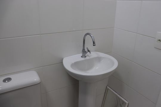 Banheiro de apartamento à venda com 2 quartos, 45m² em Jardim Ibitirama, São Paulo