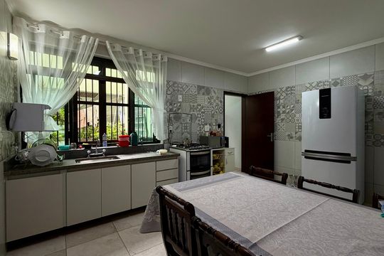 Cozinha 3 de casa à venda com 3 quartos, 150m² em Jardim Ester Yolanda, São Paulo