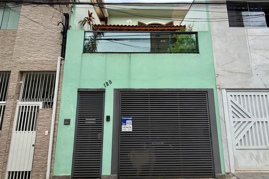 Fachada de casa à venda com 3 quartos, 150m² em Jardim Ester Yolanda, São Paulo