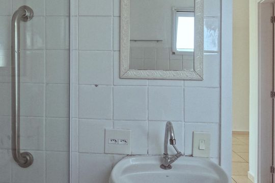 Banheiro de apartamento para alugar com 2 quartos, 69m² em Encruzilhada, Santos