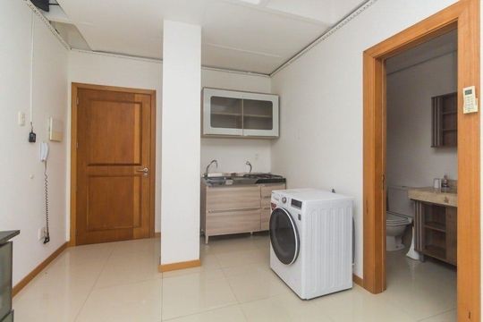 Sala / Quarto  de apartamento para alugar com 1 quarto, 45m² em Menino Deus, Porto Alegre