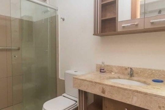 Banheiro  de apartamento para alugar com 1 quarto, 45m² em Menino Deus, Porto Alegre