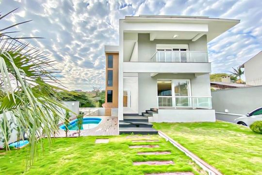 Fachada de casa para alugar com 4 quartos, 597m² em Espírito Santo, Porto Alegre