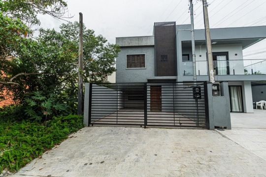 Fachada de casa para alugar com 3 quartos, 120m² em Mário Quintana, Viamão
