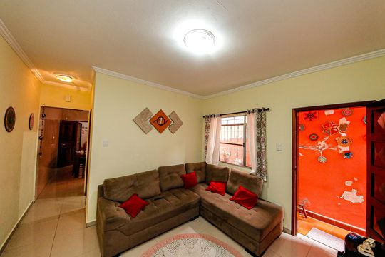 Casa à venda com 2 quartos, 99m² em Jardim Iva, São Paulo