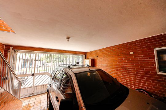 Casa à venda com 2 quartos, 99m² em Jardim Iva, São Paulo