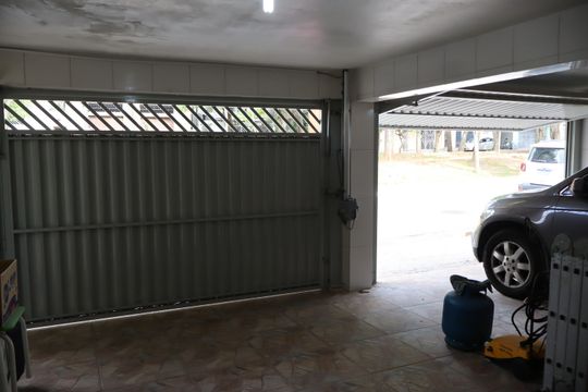 Garagem de casa à venda com 3 quartos, 156m² em Jardim Iva, São Paulo