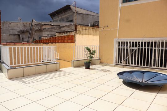 Varanda de casa à venda com 3 quartos, 180m² em Vila Sao Domingos, São Paulo