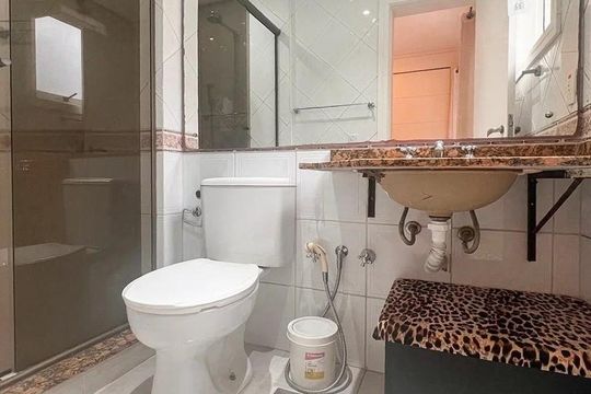 Banheiro de apartamento para alugar com 2 quartos, 84m² em Bela Vista, Porto Alegre