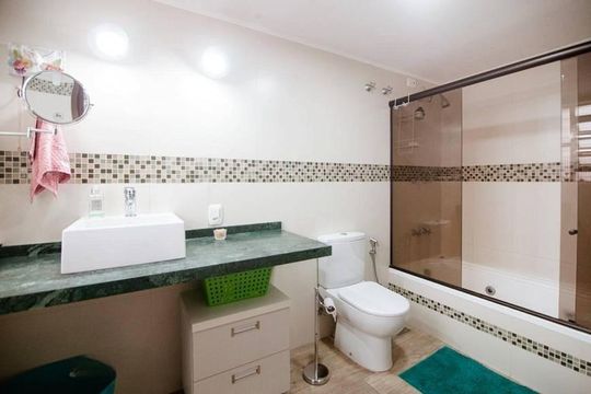 Banheiro 1 de casa para alugar com 4 quartos, 580m² em Menino Deus, Porto Alegre