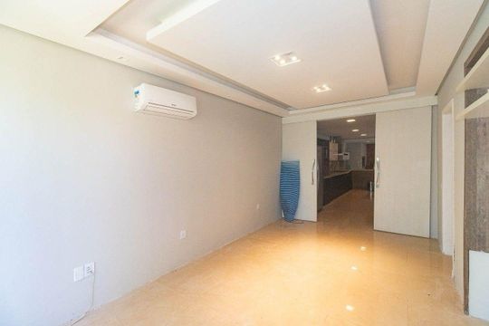Sala  de casa para alugar com 3 quartos, 408m² em Navegantes, Porto Alegre