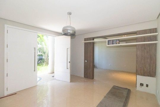 Sala  de casa para alugar com 3 quartos, 408m² em Navegantes, Porto Alegre