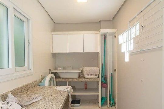 Área de Serviço  de casa para alugar com 3 quartos, 408m² em Navegantes, Porto Alegre