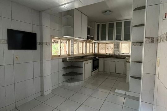 Cozinha de casa à venda com 5 quartos, 321m² em Curicica, Rio de Janeiro