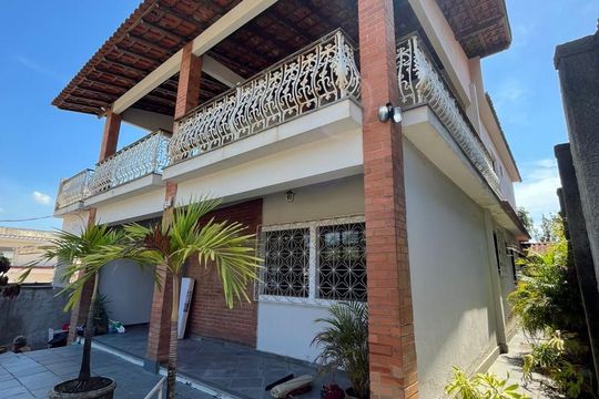 Fachada de casa à venda com 5 quartos, 321m² em Curicica, Rio de Janeiro