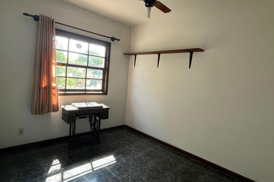 Quarto de casa à venda com 5 quartos, 321m² em Curicica, Rio de Janeiro