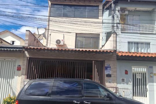 Fachada de casa à venda com 3 quartos, 184m² em Jardim Santa Clara, Guarulhos