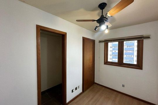 Quarto 3 de apartamento para alugar com 3 quartos, 134m² em Mont’Serrat, Porto Alegre