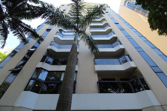 Fachada do Prédio de apartamento à venda com 2 quartos, 116m² em Vila Nova Conceição, São Paulo