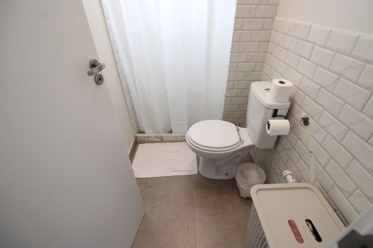 Banheiro de apartamento à venda com 2 quartos, 43m² em Jacarepaguá, Rio de Janeiro