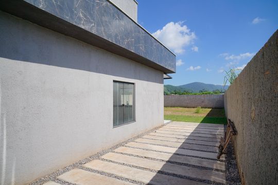 Garagem de casa para alugar com 2 quartos, 80m² em Itaipuaçu, Maricá
