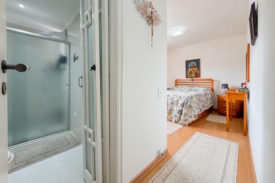 Suíte de apartamento para alugar com 3 quartos, 132m² em Vila Monumento, São Paulo