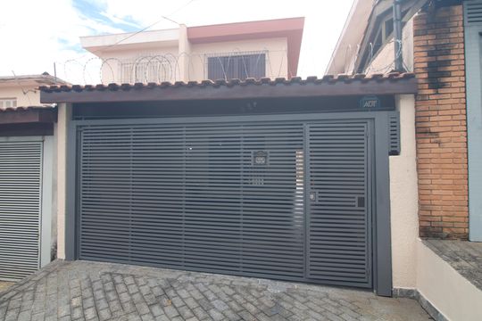 Fachada de casa à venda com 3 quartos, 168m² em Jardim Umuarama, São Paulo