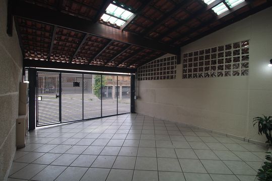Garagem de casa à venda com 3 quartos, 168m² em Jardim Umuarama, São Paulo