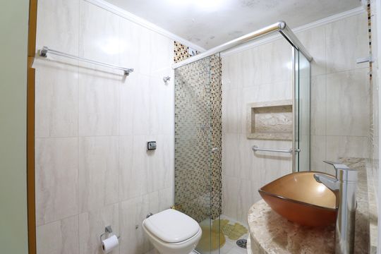 Banheiro  de apartamento à venda com 2 quartos, 60m² em Lapa, São Paulo