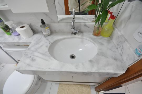 Banheiro de apartamento à venda com 2 quartos, 49m² em Vila Nivi, São Paulo