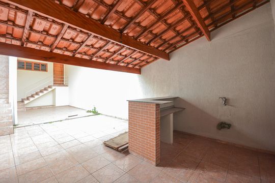 Casa à venda com 3 quartos, 310m² em Jardim Pedreira, São Paulo
