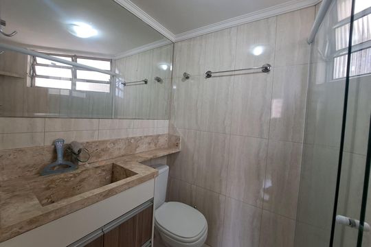 Banheiro de apartamento à venda com 2 quartos, 56m² em Bandeiras, Osasco