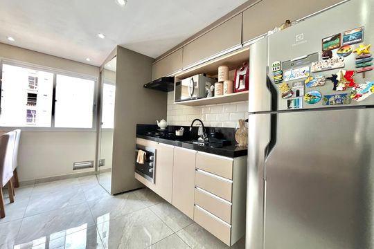 Cozinha de apartamento à venda com 1 quarto, 34m² em Vila Mira, São Paulo