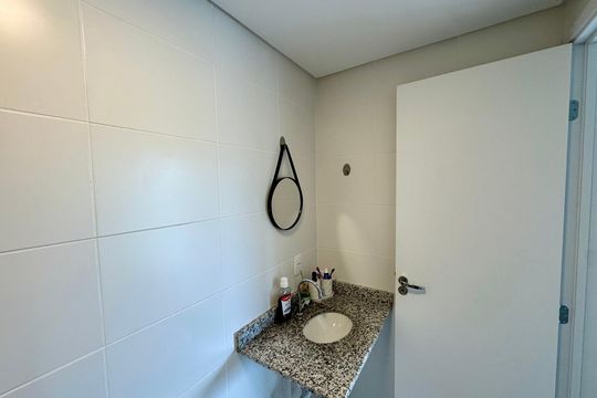 Banheiro de apartamento à venda com 2 quartos, 45m² em Vila Galvão, Guarulhos